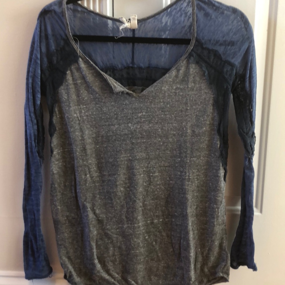 Long sleeve shirt with blue lace